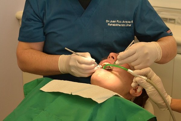Votre dentiste à romainville : soins, esthétique et implants efficaces